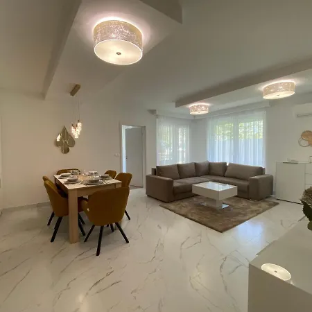 Sunshine Homes Luxury 자르마디