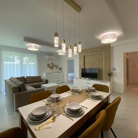 아파트 Sunshine Homes Luxury 자르마디