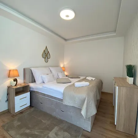 Sunshine Homes Luxury Lejlighed Zamárdi